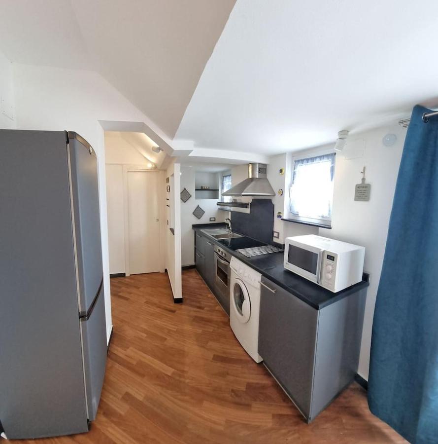 Apartment Mansarda Azzurra, 8 Min Dal Mare, 3 Min Dall'ospedale Pediatrico Genua